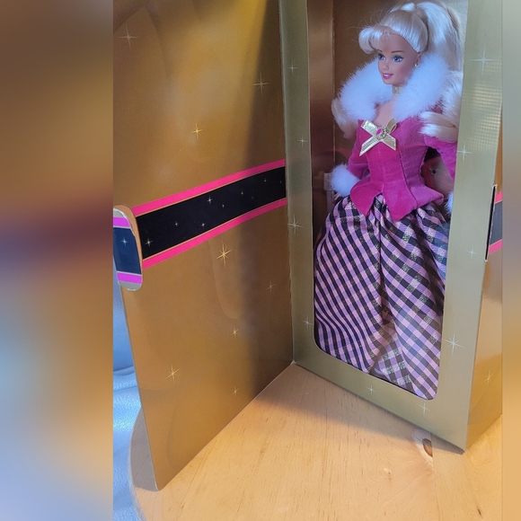 NIB VTG Mattel Barbie Winter Rhapsody 1996 An Avon Exclusive 2nd in a Series - Picture 1 of 16